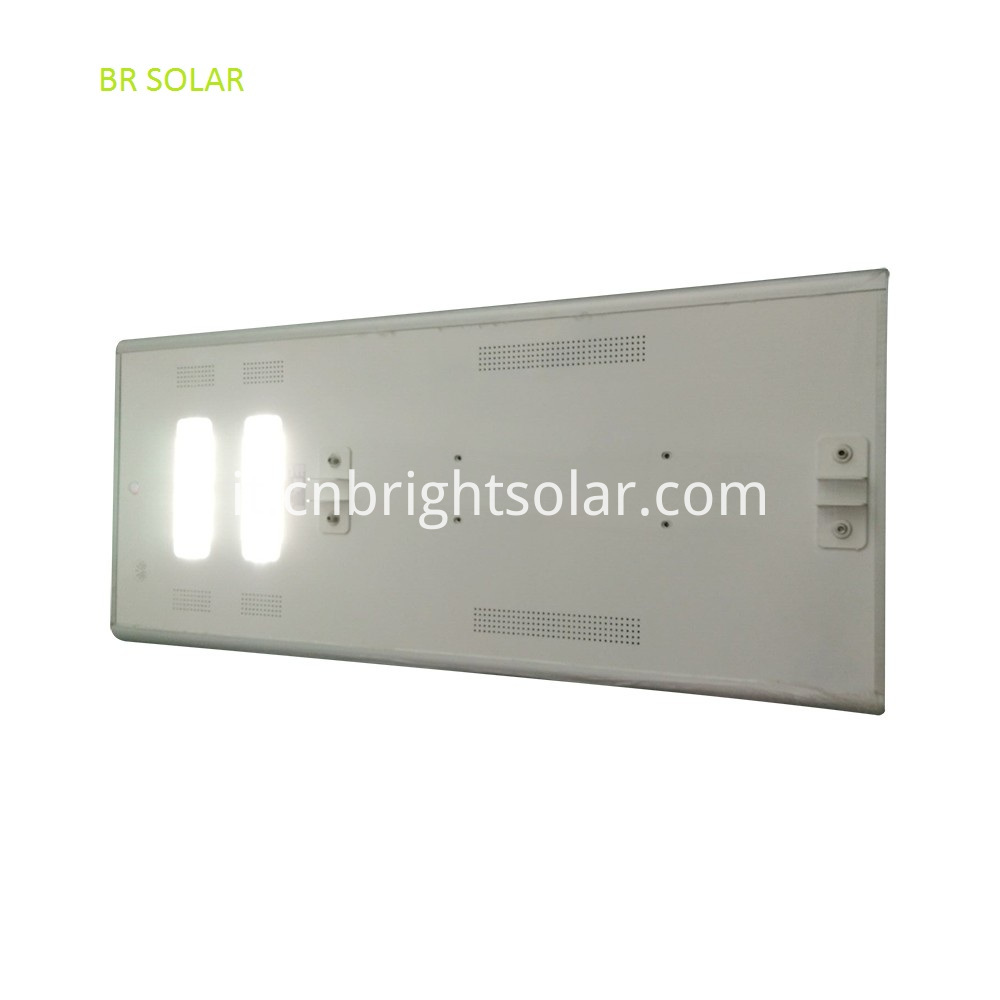 Solar Street a 80 W: una sola 80W All In One Solar Street L:ight